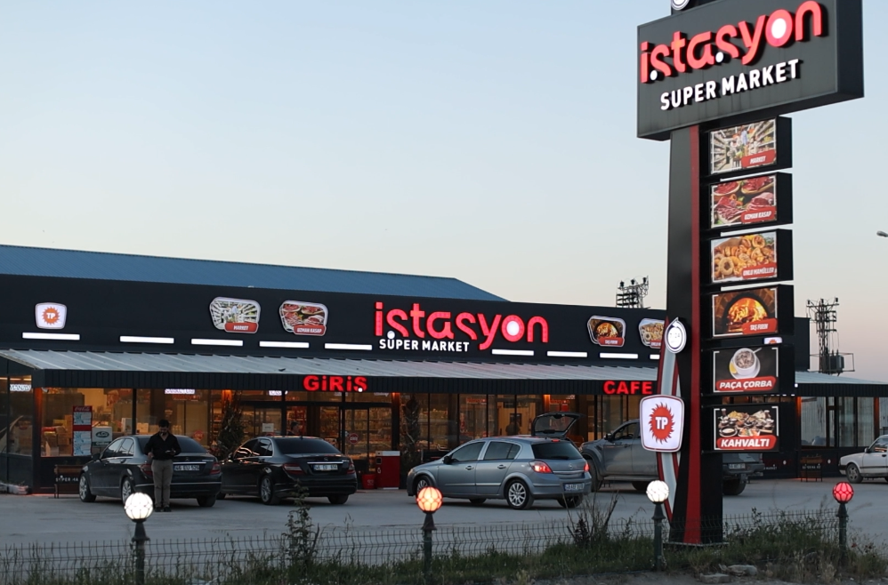 İstasyon Süper Market & Restoran tesisinin dış görünümü
